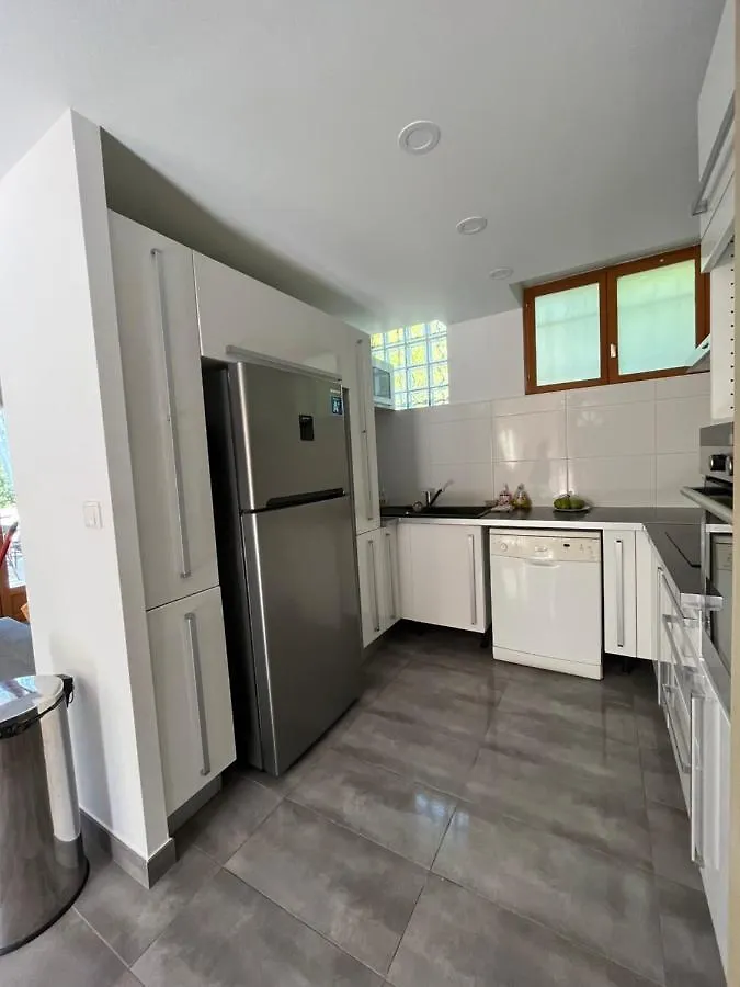 Vakantiehuis Maison Spacieuse Avec Grand Jardin Et Parking A 20 Min De Lyon Simandres Frankrijk