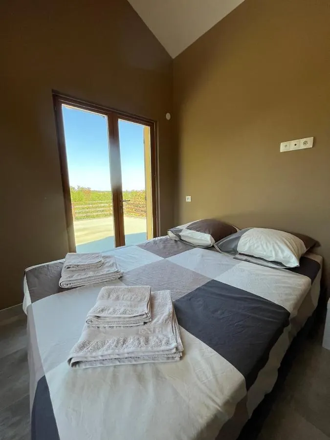 Vakantiehuis Maison Spacieuse Avec Grand Jardin Et Parking A 20 Min De Lyon Simandres Frankrijk