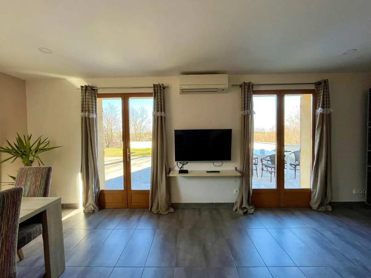 Maison Spacieuse Avec Grand Jardin Et Parking A 20 Min De Lyon Simandres 0*,  Frankrijk