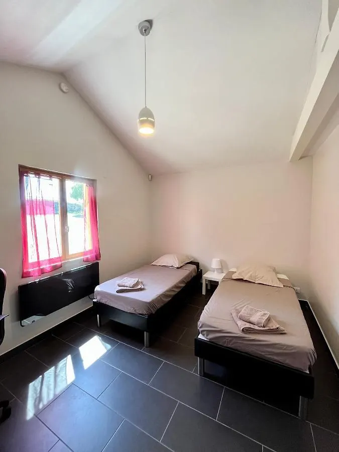 Holiday home Maison Spacieuse Avec Grand Jardin Et Parking A 20 Min De Lyon Simandres
